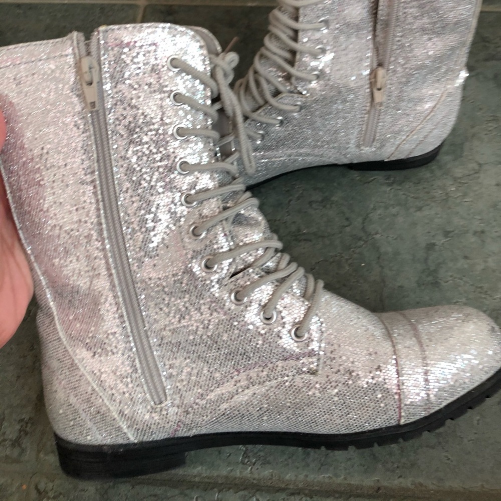 boots - Picture 2 of 8